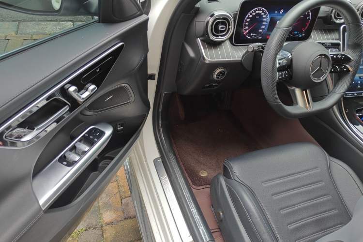 Used Mercedes-Benz C-Class 2022 Restyled C 260 L Sport Edition Driver Seat