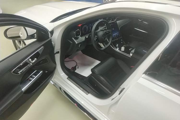 Used Mercedes-Benz C-Class 2022 Restyled C 200 L Sport Edition Driver Seat