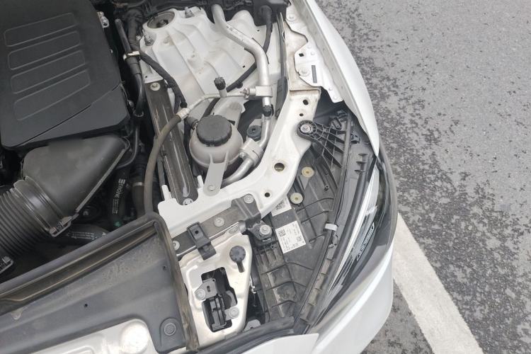 Used Mercedes-Benz C-Class 2022 C 260 L Engine Bay Left