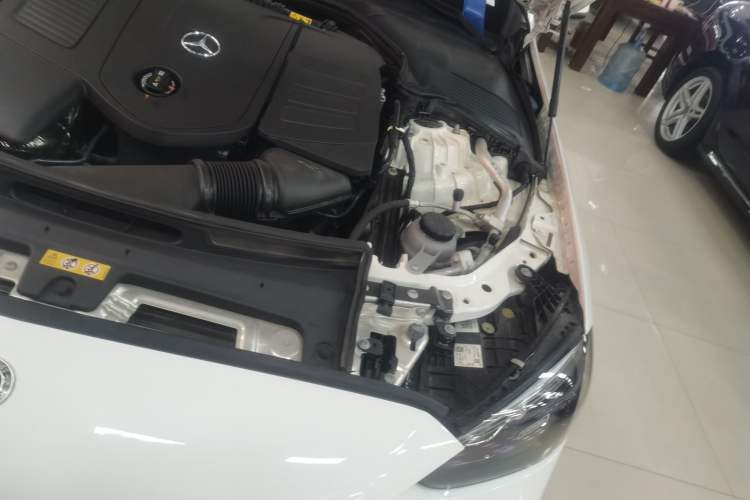 Used Mercedes-Benz C-Class  Engine Bay Left