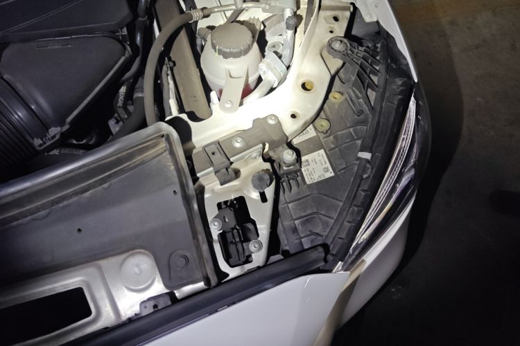 Used Mercedes-Benz C-Class 2022 C 200 L Sport Edition Engine Bay Left