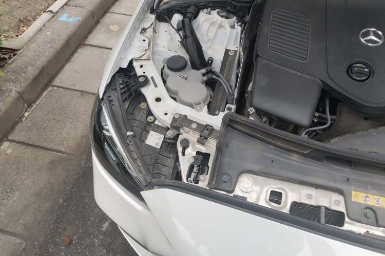 Used Mercedes-Benz C-Class 2022 C 260 L Engine Bay Right