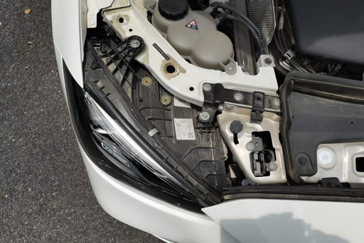 Used Mercedes-Benz C-Class 2022 C 200 L Sport Edition Engine Bay Right