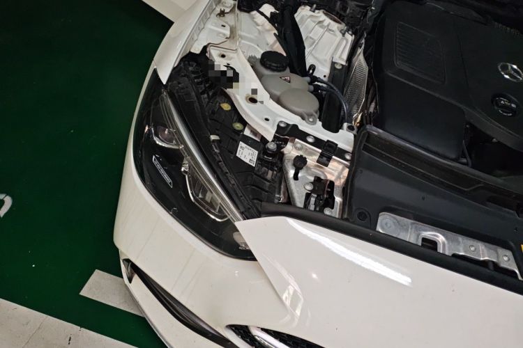 Used Mercedes-Benz C-Class 2022 C 260 L Sport Edition Engine Bay Right