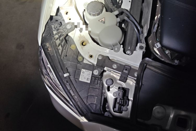 Used Mercedes-Benz C-Class 2022 C 200 L Sport Edition Engine Bay Right