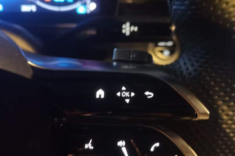 Used Mercedes-Benz C-Class 2022 Restyled C 260 L Sport Edition Gear Lever