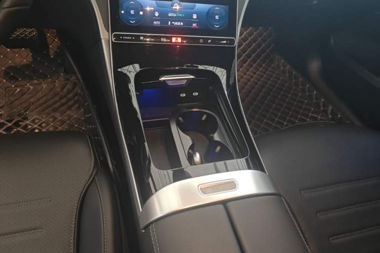 Used Mercedes-Benz C-Class 2022 Restyled C 200 L Sport Edition Gear Lever