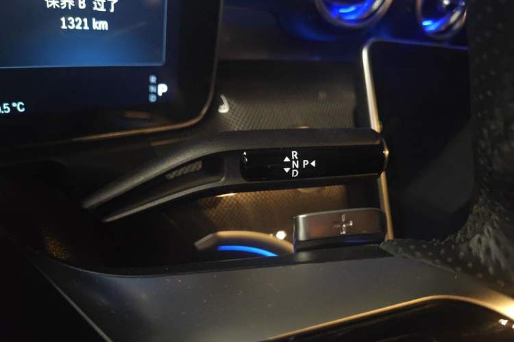 Used Mercedes-Benz C-Class 2022 C 260 L Sport Edition Gear Lever
