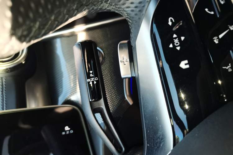 Used Mercedes-Benz C-Class 2022 Restyled C 260 L Sport Edition Gear Lever
