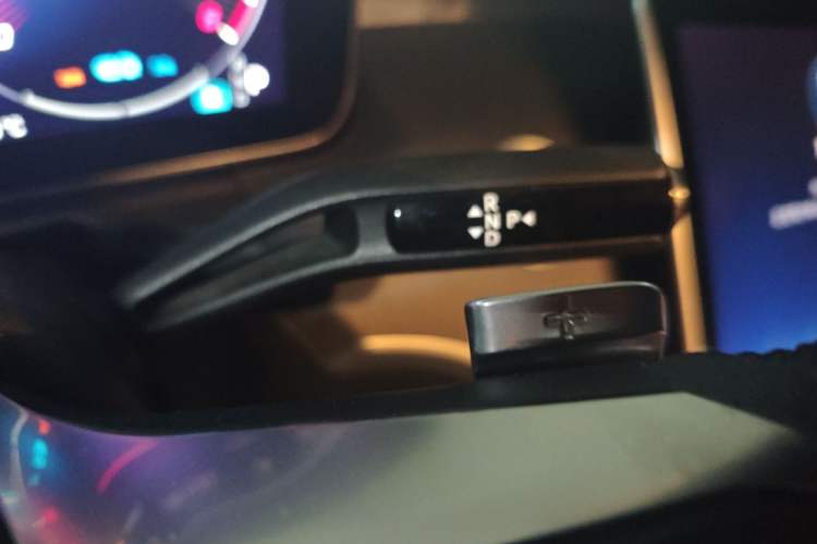 Used Mercedes-Benz C-Class 2022 C 260 L Sport Edition Gear Lever
