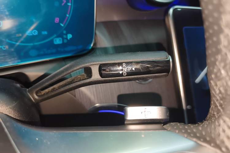 Used Mercedes-Benz C-Class 2022 C 260 L Obsidian Night Sport Edition Gear Lever