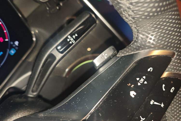 Used Mercedes-Benz C-Class 2022 C 260 L Sport Edition Gear Lever