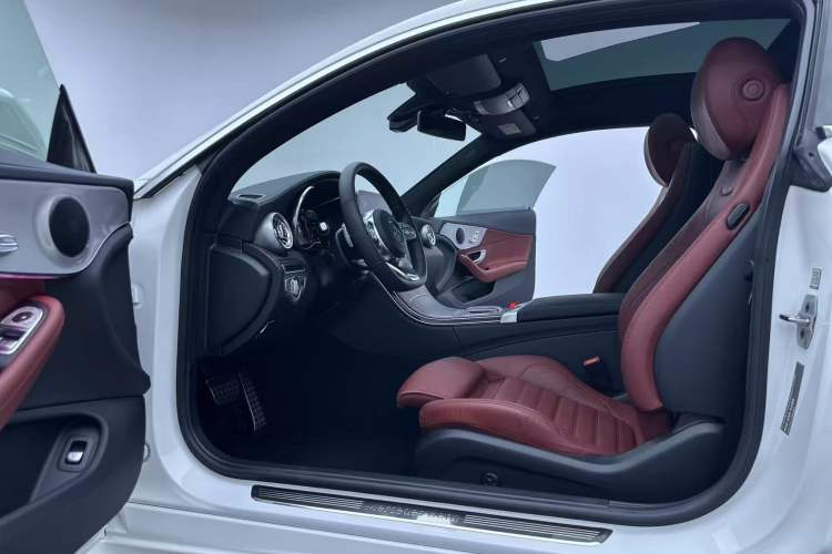 Used Mercedes-Benz C-Class 2022 Refresh C 200 Coupe Interior 1