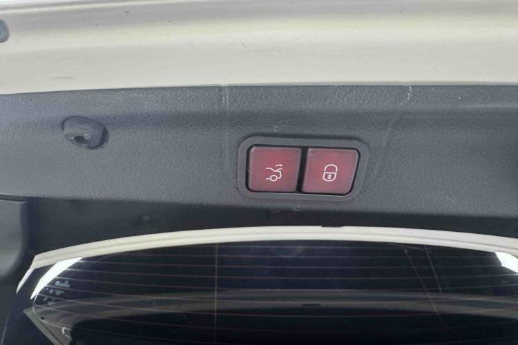 Used Mercedes-Benz C-Class 2022 Restyled C 200 L Sport Edition Interior 1