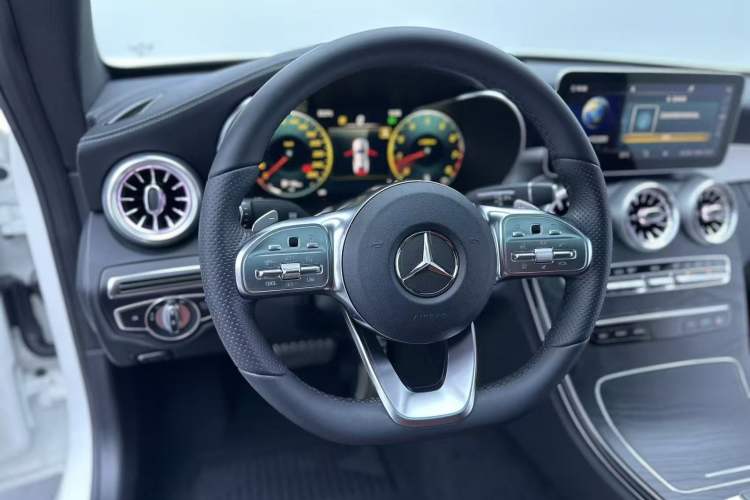 Used Mercedes-Benz C-Class 2022 Refresh C 200 Coupe Interior 2