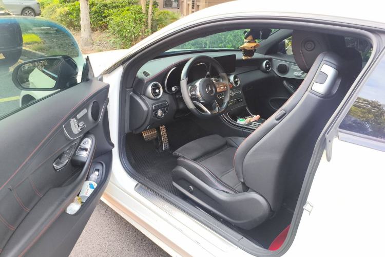 Used Mercedes-Benz C-Class 2022 Refreshed C 260 Coupe Interior 3