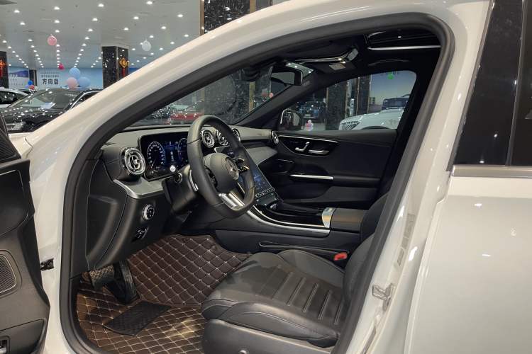 Used Mercedes-Benz C-Class 2022 C 200 L Sport Edition Interior 3