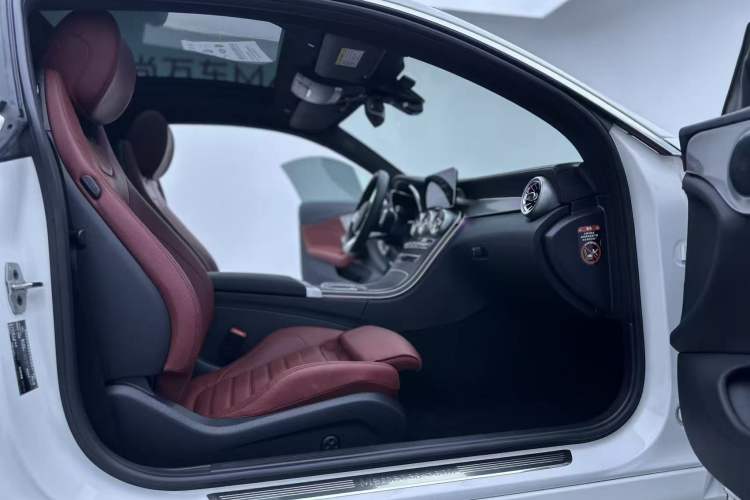 Used Mercedes-Benz C-Class 2022 Refresh C 200 Coupe Interior 4