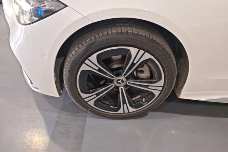 Used Mercedes-Benz C-Class 2022 Revised C 260 L Starry Night Sport Edition Left Front Wheel Hub