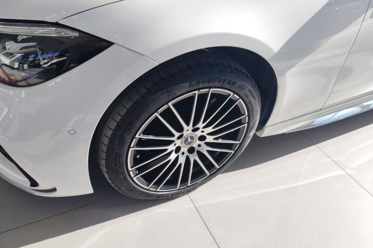 Used Mercedes-Benz C-Class 2022 Restyled C 260 L Sport Edition Left Front Wheel Hub