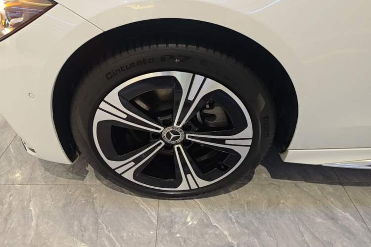Used Mercedes-Benz C-Class 2022 Revised C 260 L Starry Night Sport Edition Left Front Wheel Hub