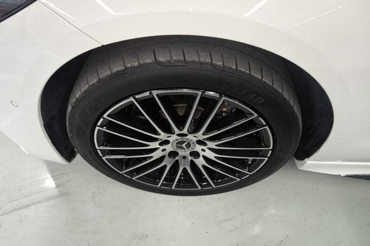 Used Mercedes-Benz C-Class 2022 Restyled C 260 L Sport Edition Left Front Wheel Hub