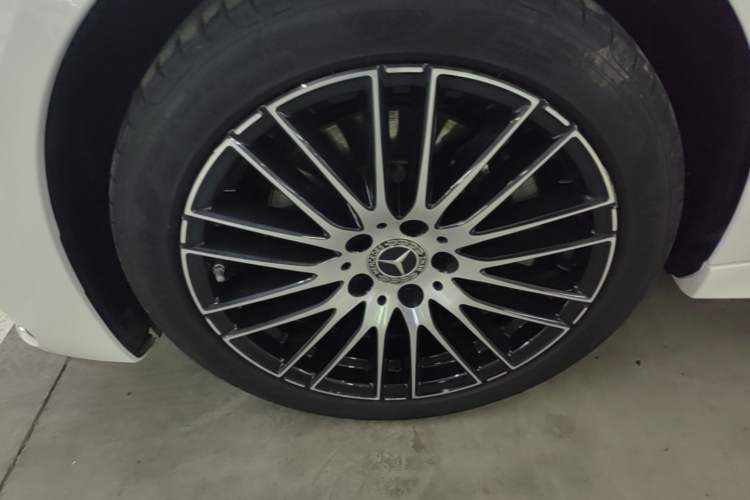 Used Mercedes-Benz C-Class 2022 Restyled C 260 L Sport Edition Left Front Wheel Hub