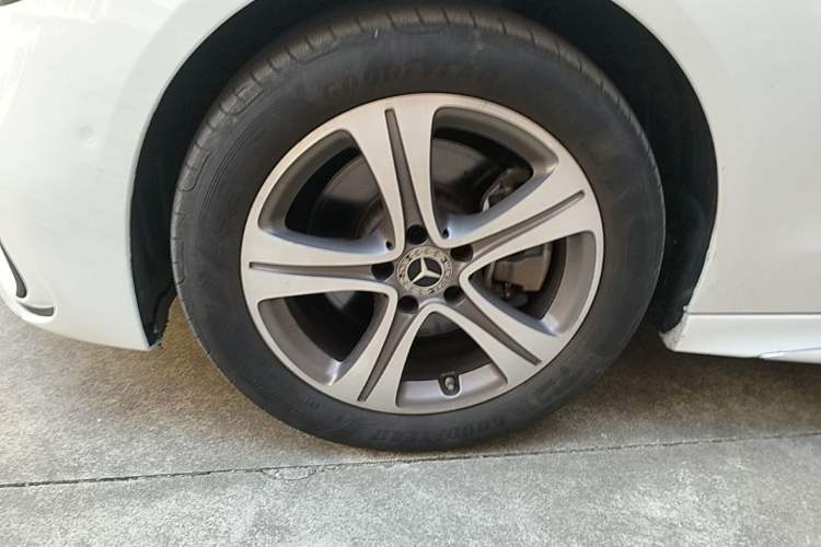 Used Mercedes-Benz C-Class 2022 C 200 L Sport Edition Left Front Wheel Hub