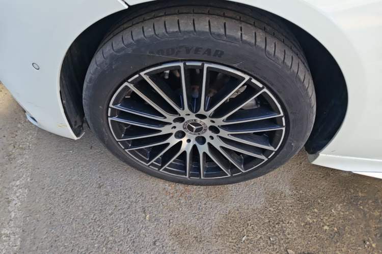 Used Mercedes-Benz C-Class 2022 Restyled C 260 L Sport Edition Left Front Wheel Hub