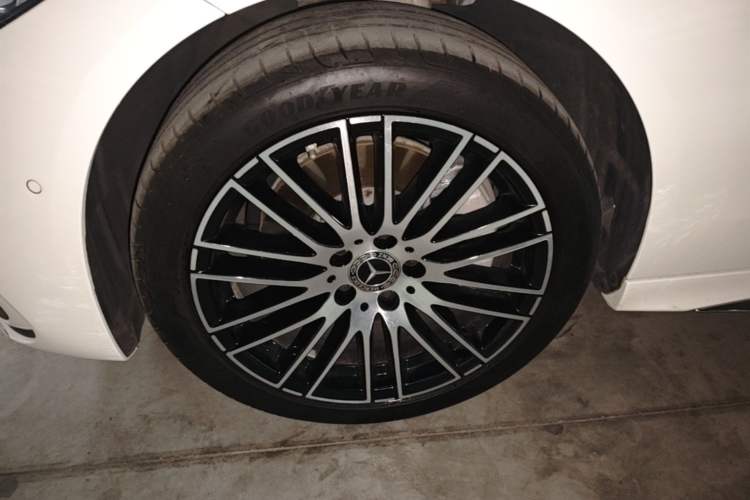 Used Mercedes-Benz C-Class 2022 Restyled C 260 L Sport Edition Left Front Wheel Hub
