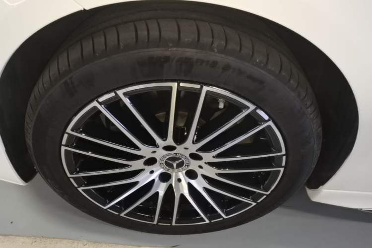 Used Mercedes-Benz C-Class 2022 Restyled C 260 L Sport Edition Left Front Wheel Hub