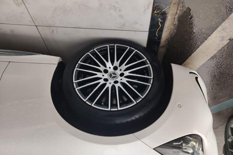 Used Mercedes-Benz C-Class 2022 Restyled C 260 L Sport Edition Left Front Wheel Hub