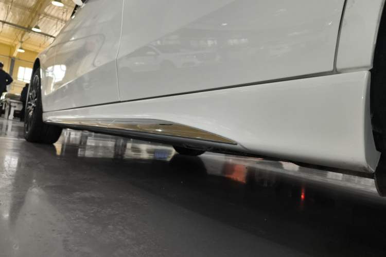 Used Mercedes-Benz C-Class 2022 Restyled C 260 L Sport Edition Left Side Sill