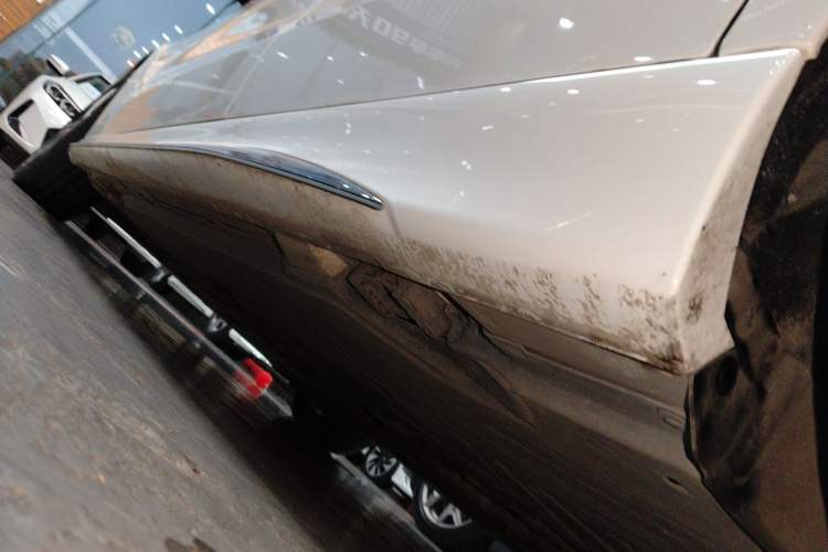 Used Mercedes-Benz C-Class 2022 C 200 L Sport Edition Left Side Sill