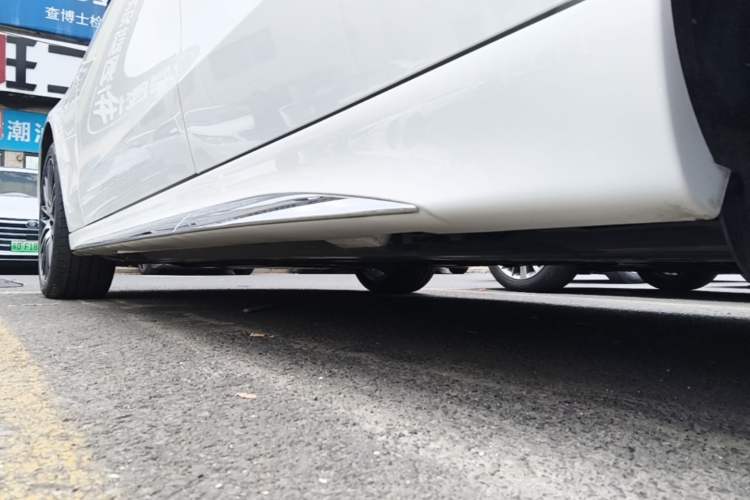 Used Mercedes-Benz C-Class 2022 Restyled C 260 L Sport Edition Left Side Sill