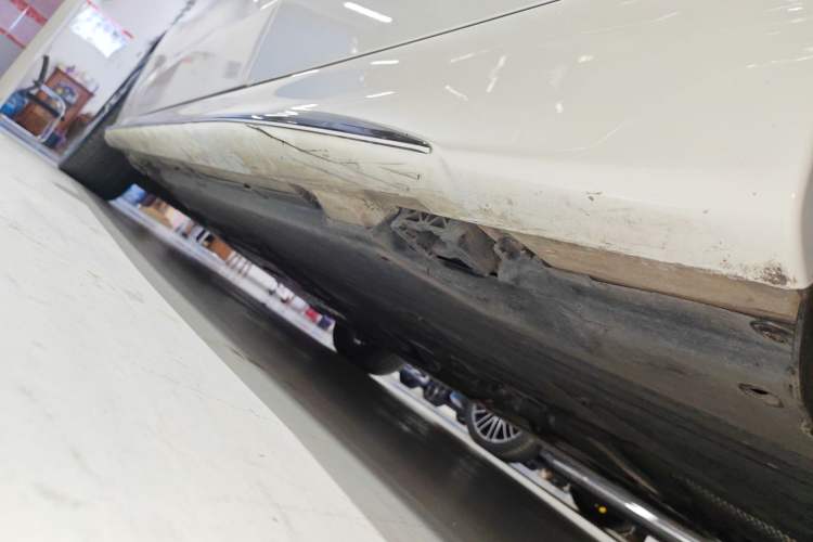 Used Mercedes-Benz C-Class 2022 C 200 L Sport Edition Left Side Sill