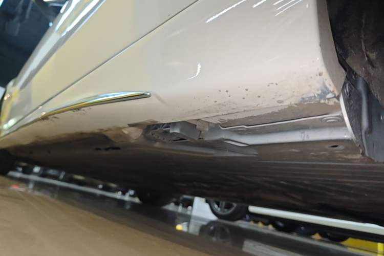 Used Mercedes-Benz C-Class 2022 C 260 L Sport Edition Left Side Sill