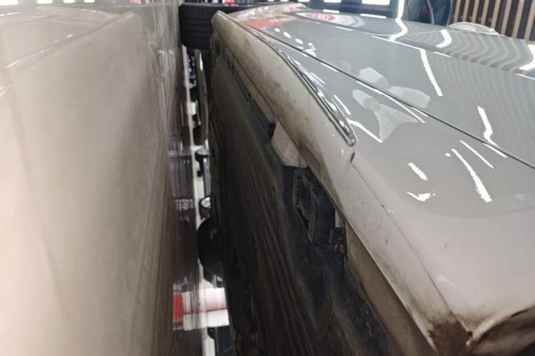Used Mercedes-Benz C-Class 2022 C 200 L Sport Edition Left Side Sill