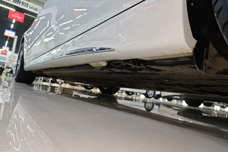 Used Mercedes-Benz C-Class 2022 Restyled C 200 L Sport Edition Left Side Sill