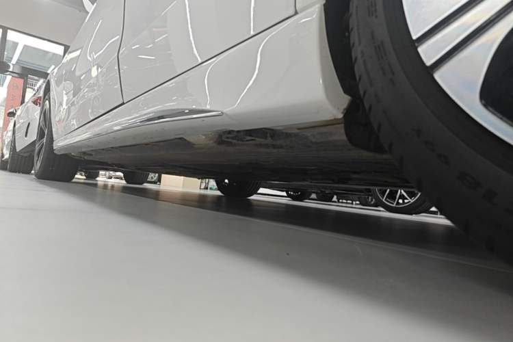 Used Mercedes-Benz C-Class 2022 Revised C 260 L Starry Night Sport Edition Left Side Sill