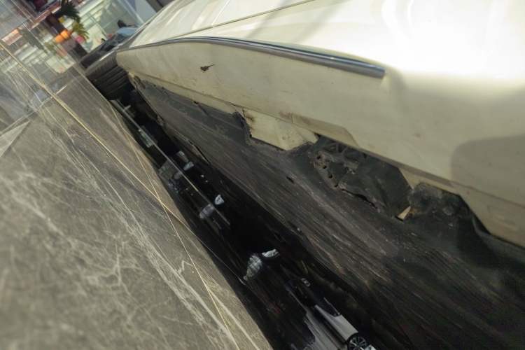 Used Mercedes-Benz C-Class 2022 C 200 L Sport Edition Left Side Sill