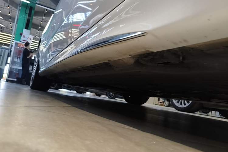 Used Mercedes-Benz C-Class 2022 Restyled C 260 L Sport Edition Left Side Sill