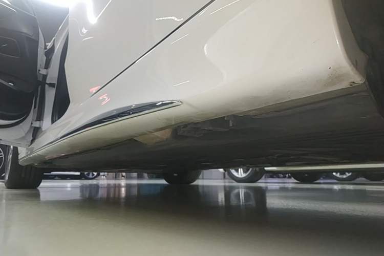 Used Mercedes-Benz C-Class 2022 Restyled C 200 L Sport Edition Left Side Sill