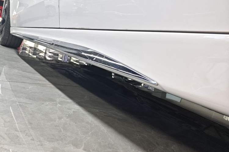 Used Mercedes-Benz C-Class 2022 Revised C 260 L Starry Night Sport Edition Left Side Sill
