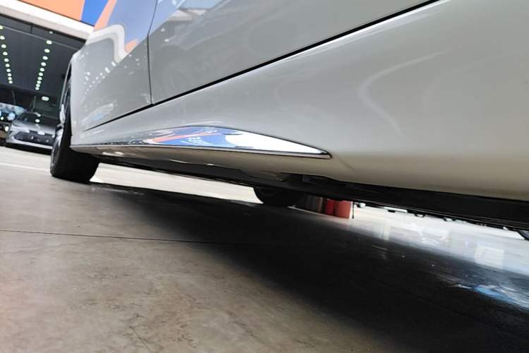 Used Mercedes-Benz C-Class 2022 C 260 L Sport Edition Left Side Sill