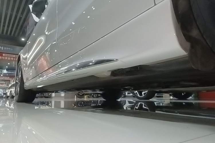 Used Mercedes-Benz C-Class 2022 C 200 L Sport Edition Left Side Sill