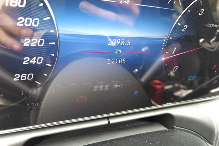 Used Mercedes-Benz C-Class 2022 Restyled C 200 L Sport Edition Odometer Close Up