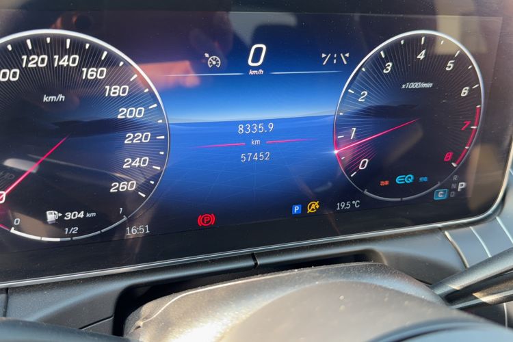Used Mercedes-Benz C-Class 2022 C 200 L Sport Edition Odometer Close Up