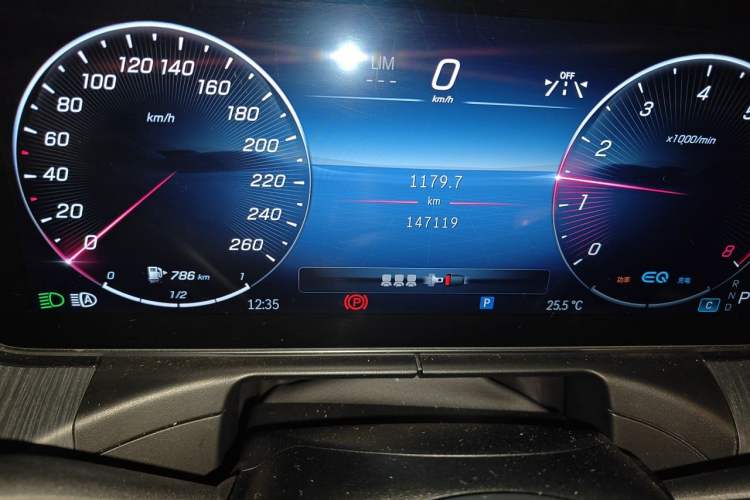 Used Mercedes-Benz C-Class 2022 Restyled C 200 L Sport Edition Odometer Close Up