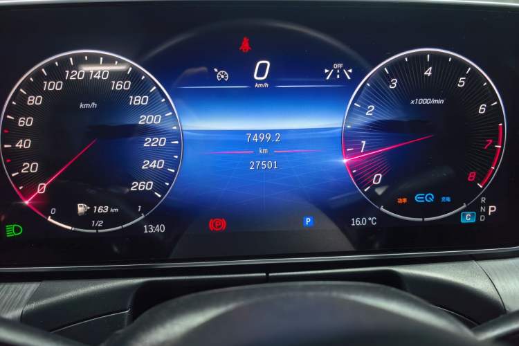 Used Mercedes-Benz C-Class 2022 Restyled C 200 L Sport Edition Odometer Close Up